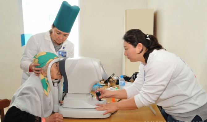 Офтальмологи из Южной Кореи в Фергане
