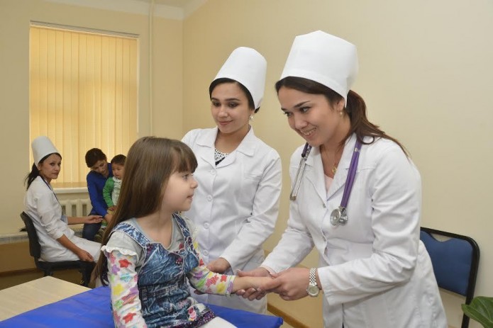 В Узбекистане зарплаты медицинских и фармацевтических работников увеличат поэтапно