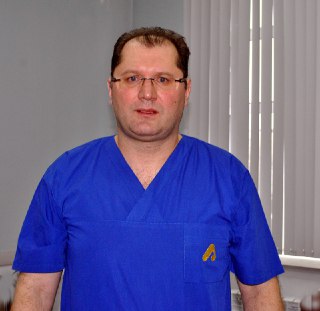 Российский профессор провел операции кохлеарной имплантации в Узбекистане