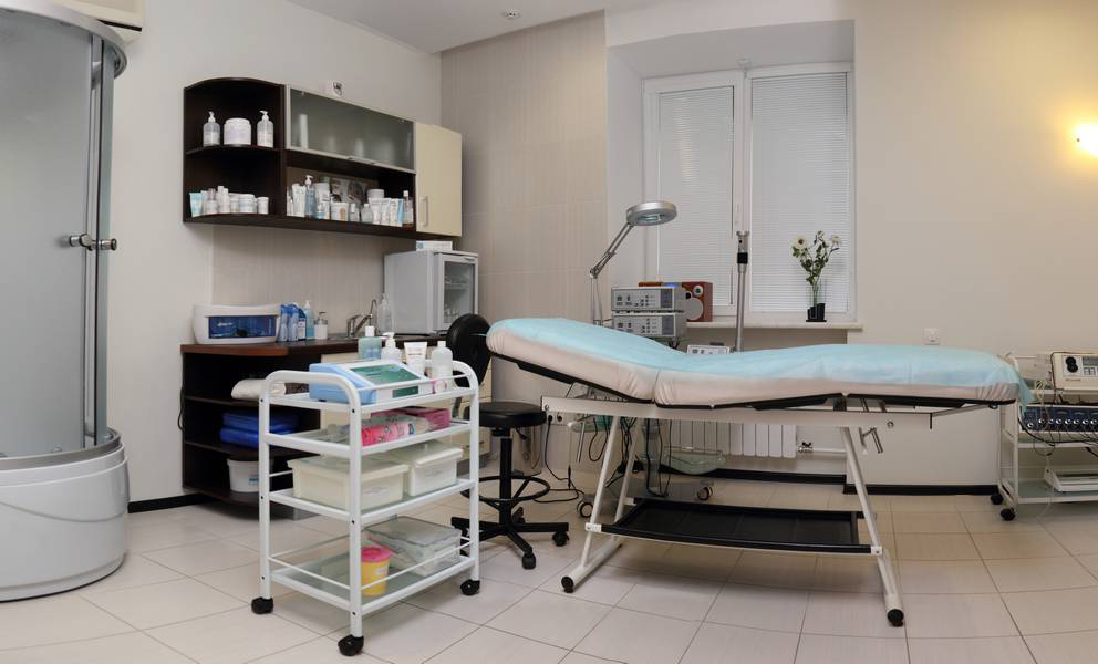 Минздрав РФ намерен запретить медицинским сестрам выполнять косметологические процедуры без...