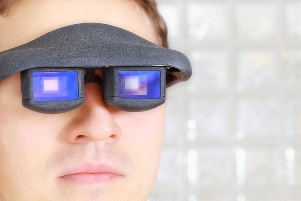 Симулятор с очками AR научит принимать сложные роды