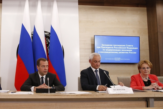 Дмитрий Медведев против принуждения к электронным средствам в здравоохранении
