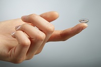 Google нашел производителя своим «умным» контактным линзам для диабетиков