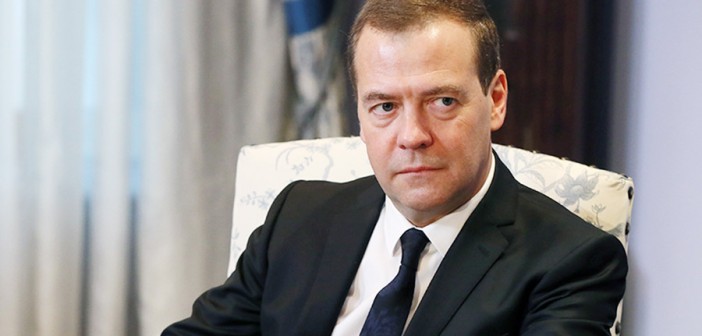 Медведев: контроль государства за ценами на лекарства должен быть постоянным и жестким 